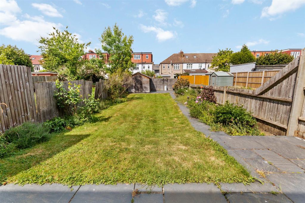 Property photo 3 of 13 Garden