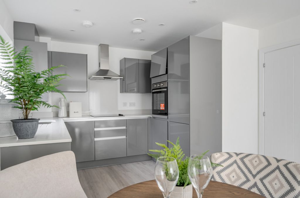 Property photo 3 of 12 1456827-17-69Fcb1...