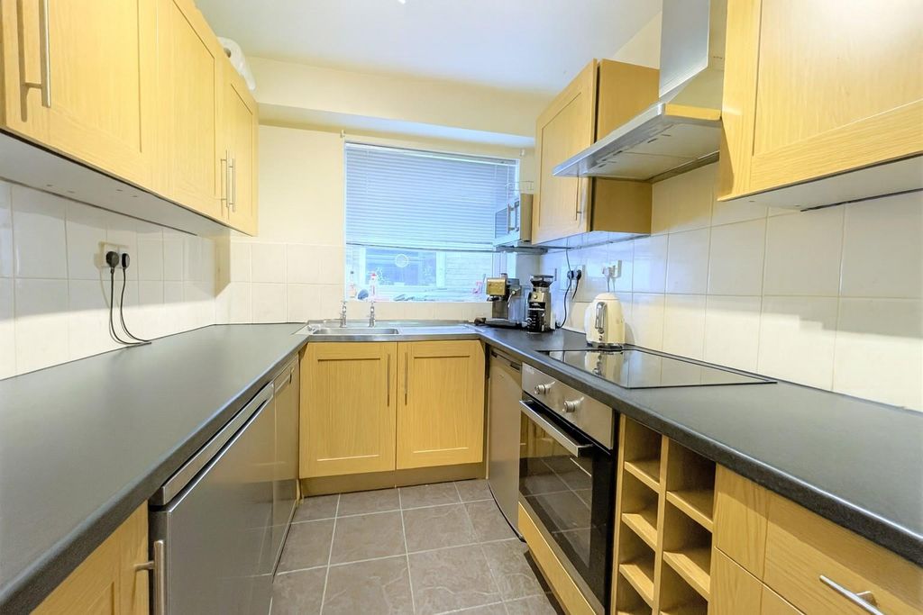 Property photo 3 of 7 Kitchen.Jpg