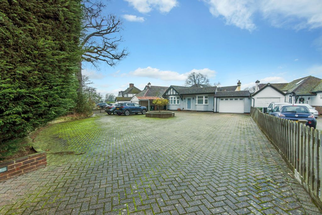 Property photo 1 of 17 Worcester Park