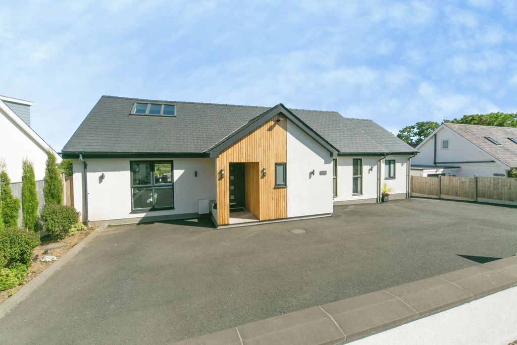 Property photo 3 of 25 Pbox-Img.Jpg