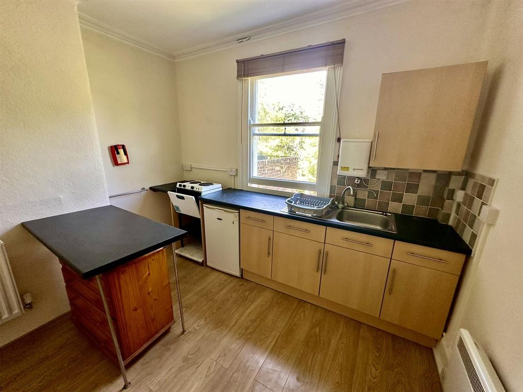 Property photo 2 of 6 Flat 3 (1/5)