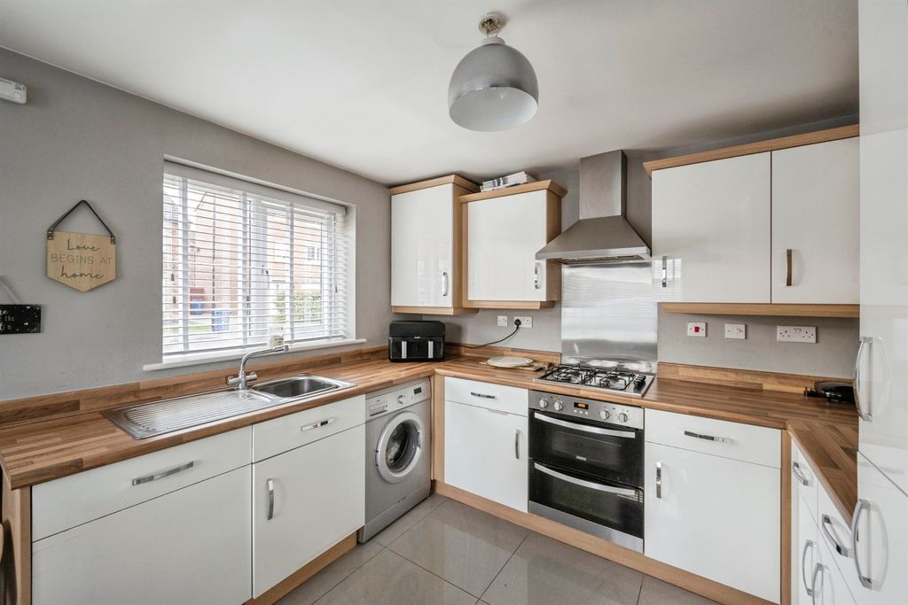 Property photo 3 of 20