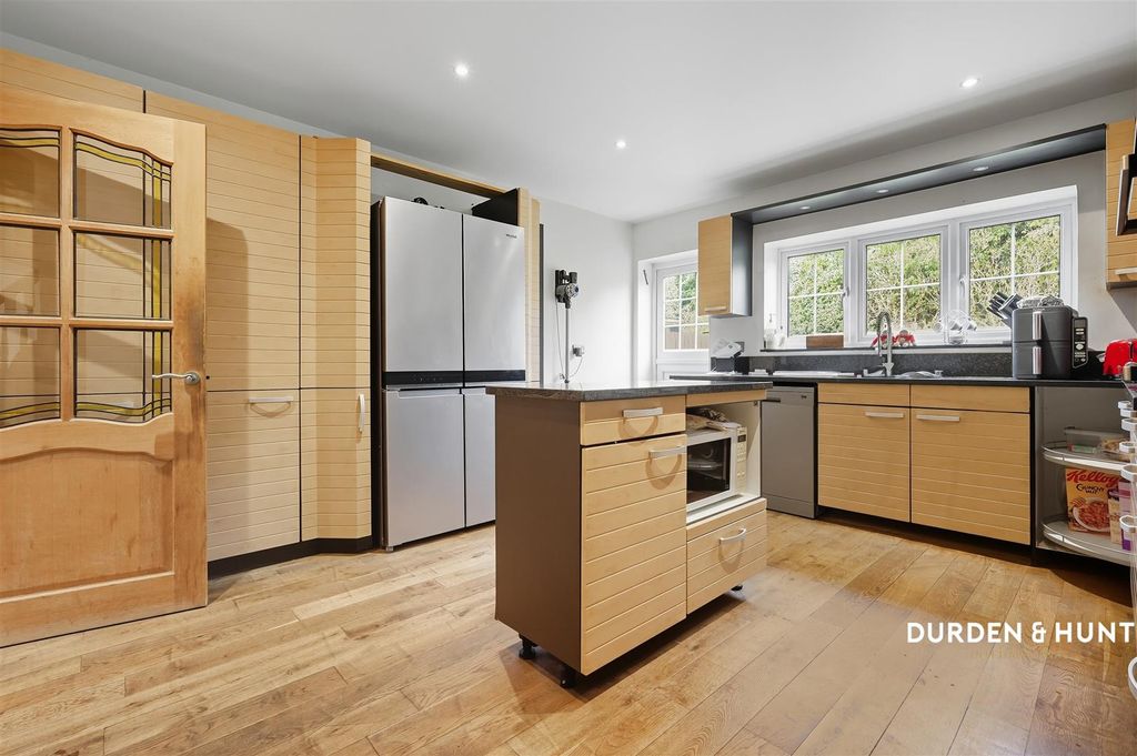 Property photo 3 of 30 Western Road