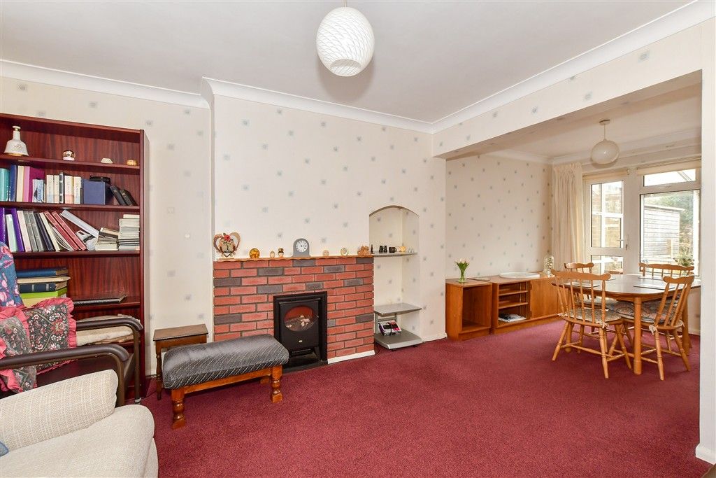 Property photo 1 of 15 Lounge