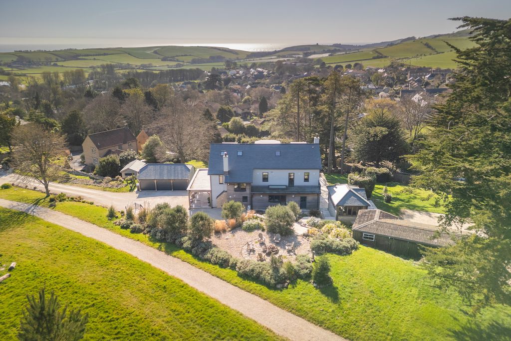 Property photo 1 of 24 Sarsen House