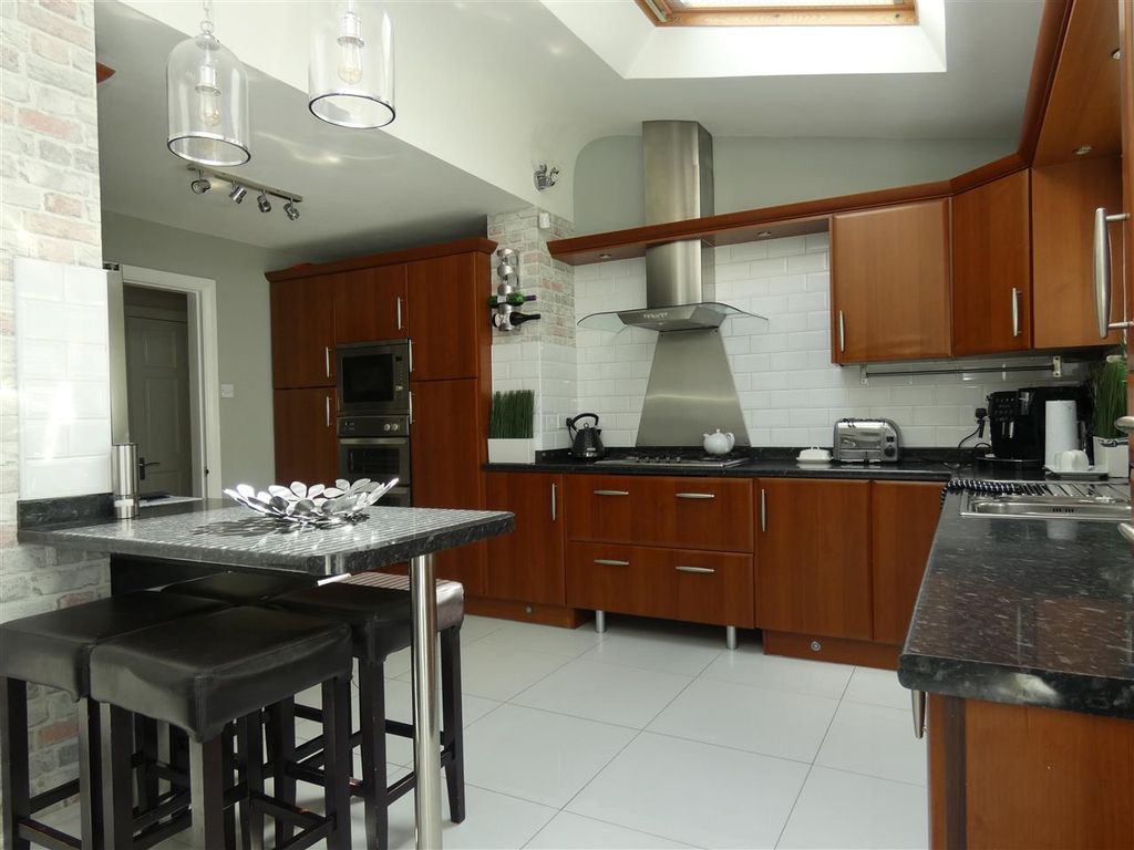 Property photo 2 of 28