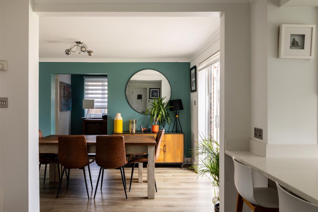 Property photo 2 of 25