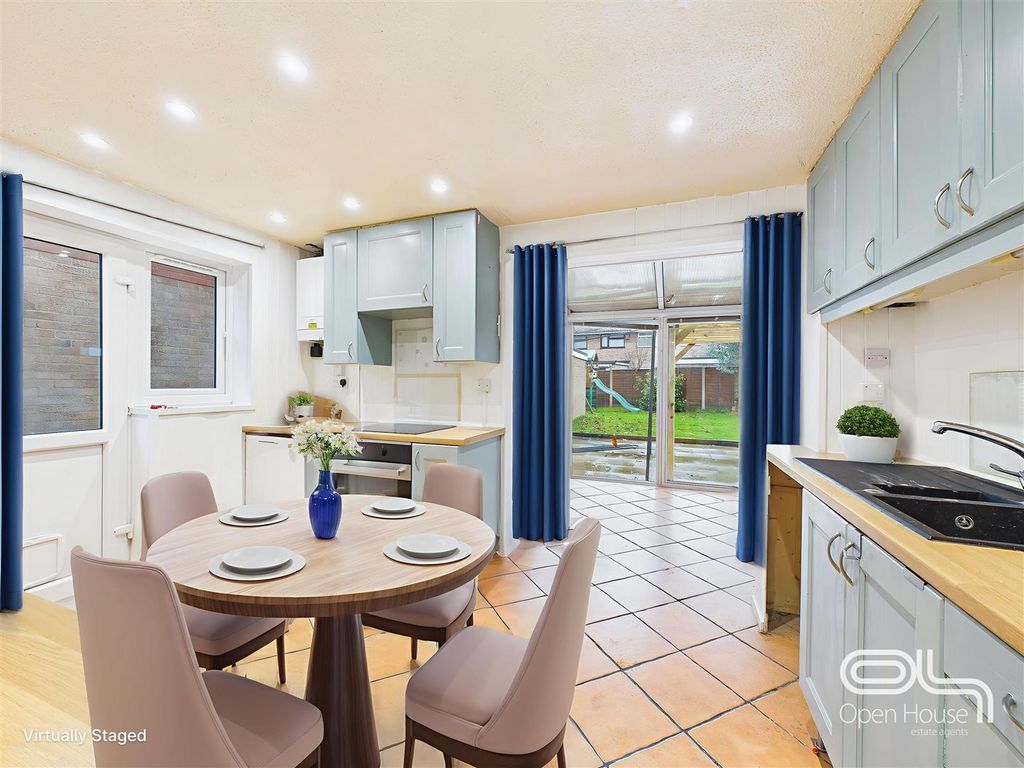 Property photo 3 of 20 Kitchen