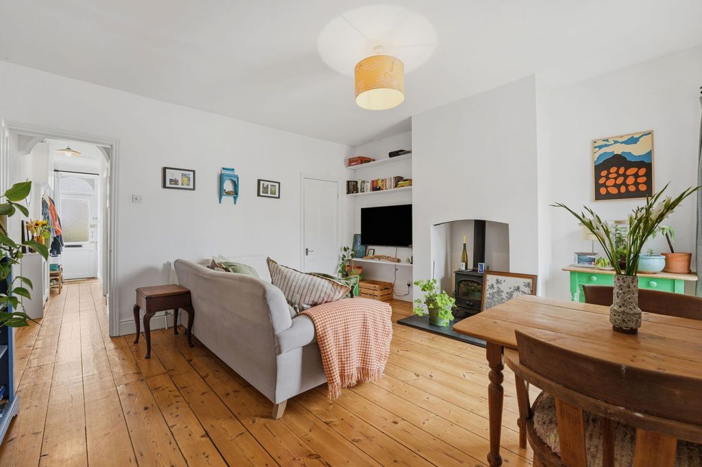 Property photo 2 of 40