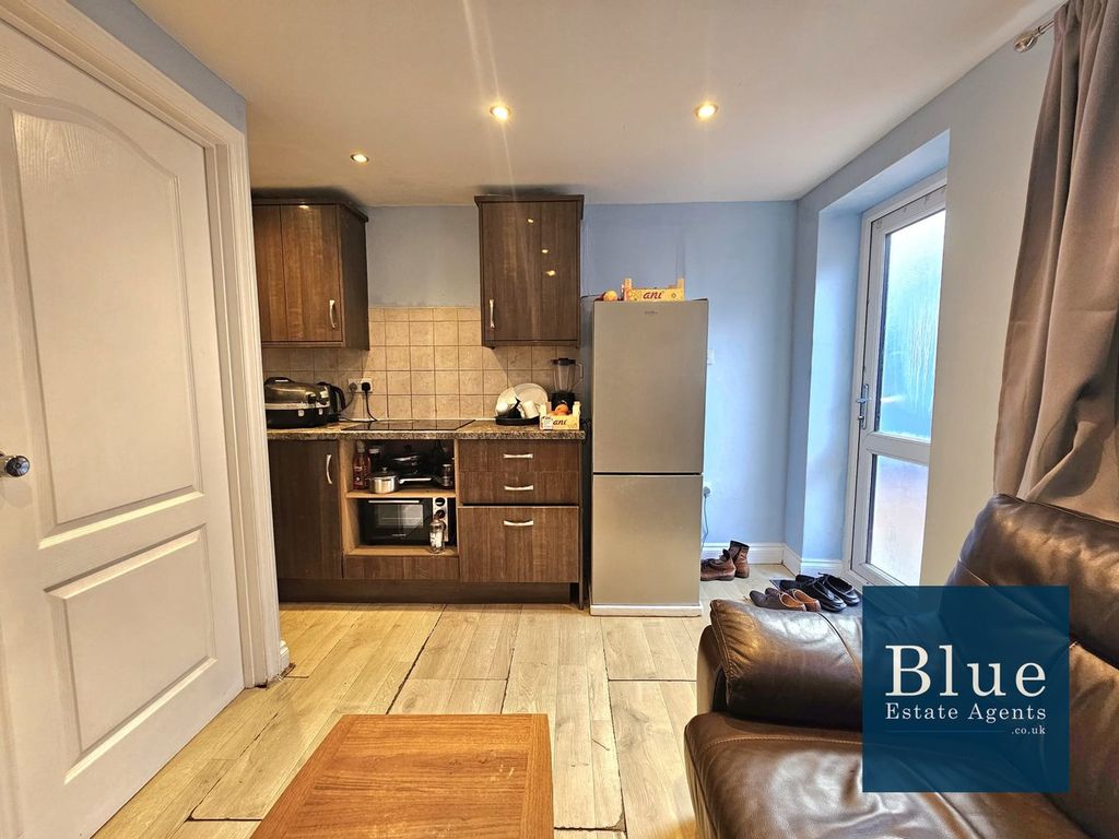 Property photo 2 of 7 Kitchen Area