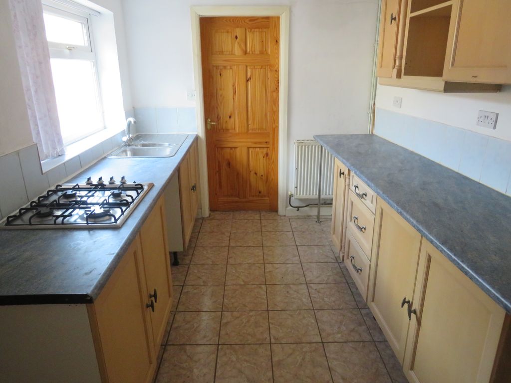 Property photo 2 of 9 Kitchen