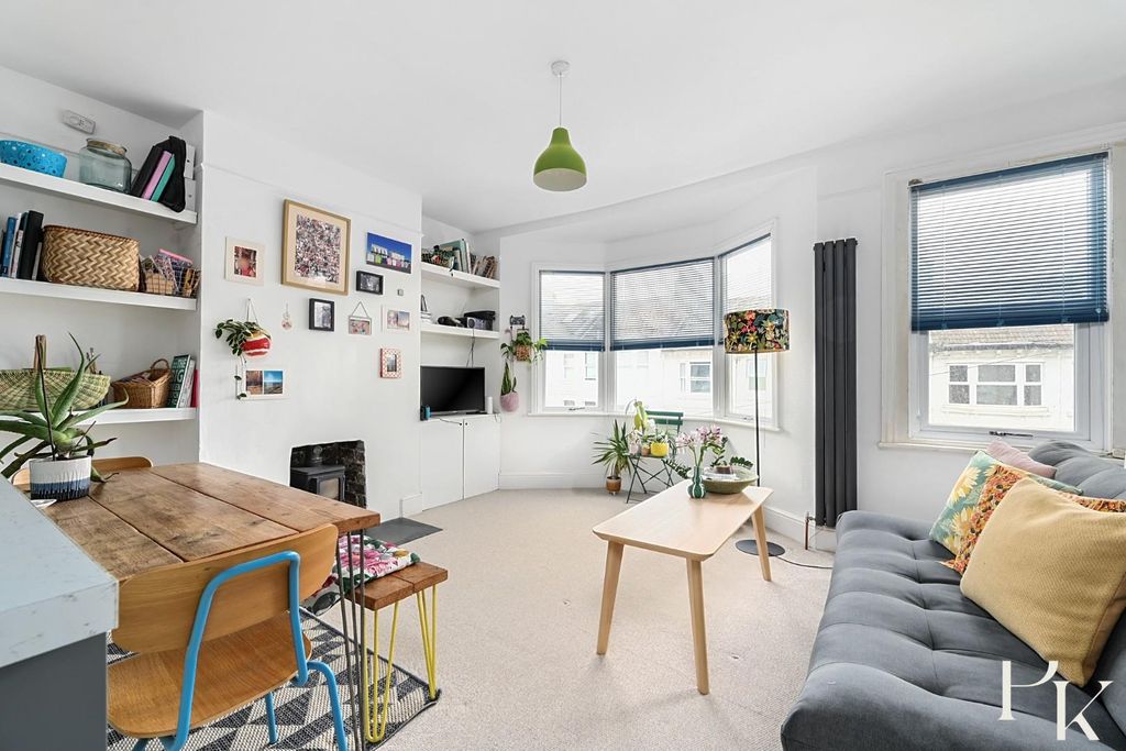 Property photo 3 of 17 7A Cowper Street (8).Jpg
