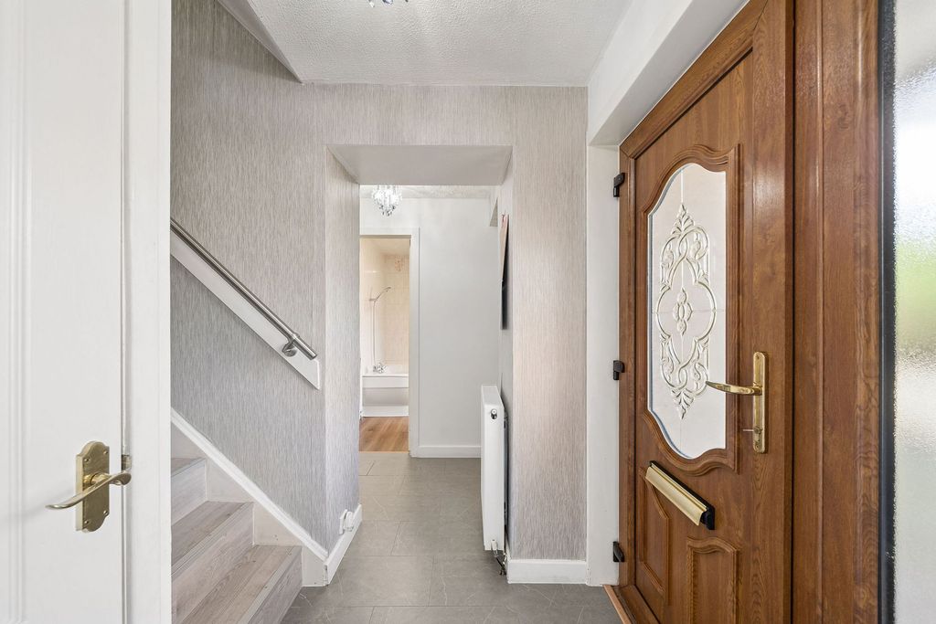 Property photo 3 of 38 Entrance Hallway