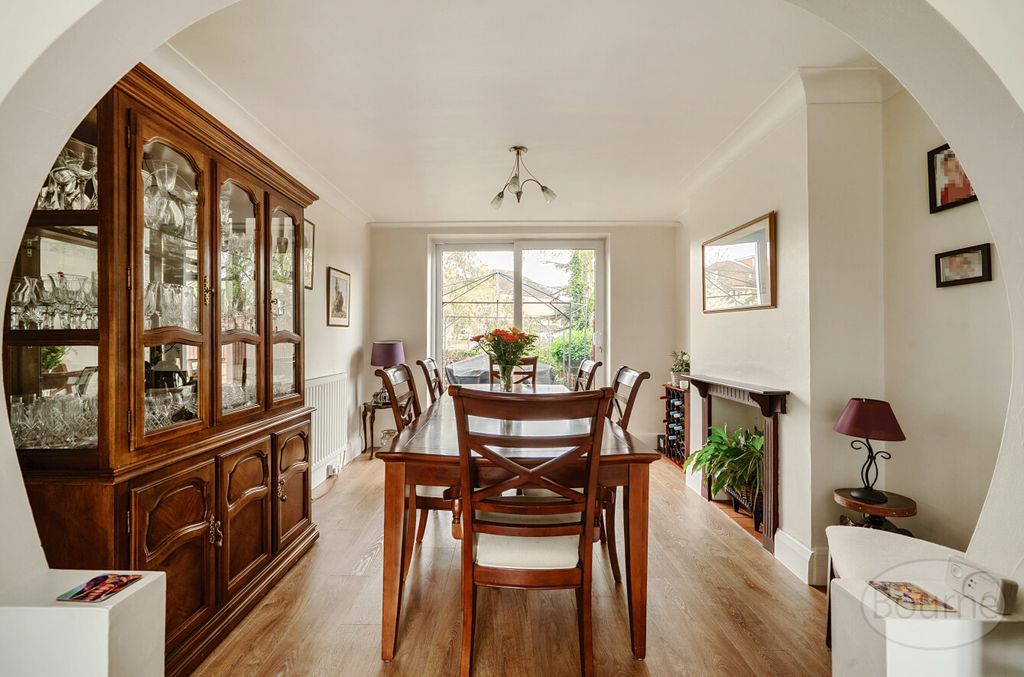 Property photo 2 of 20 747Abad3-F48F-4F6...