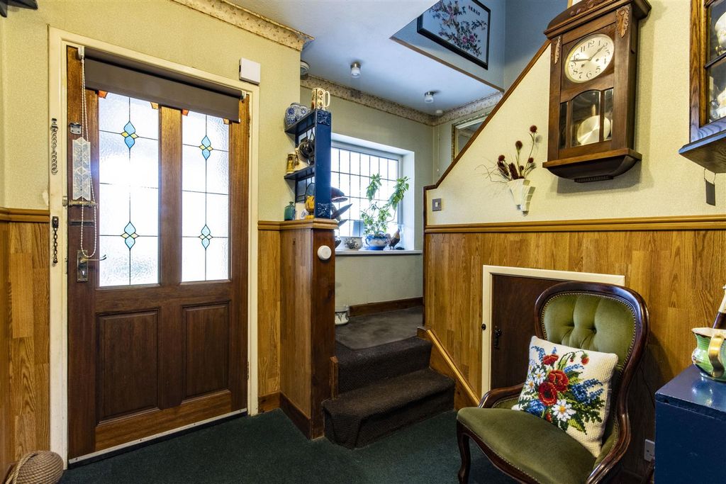 Property photo 3 of 13 Entrance Hall