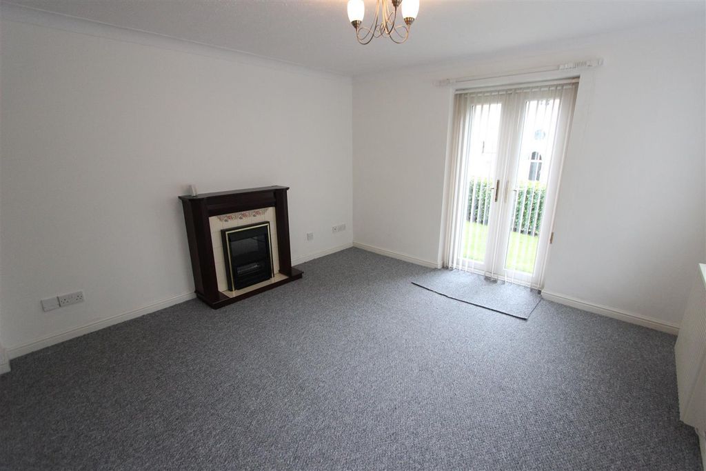 Property photo 2 of 8 Lounge