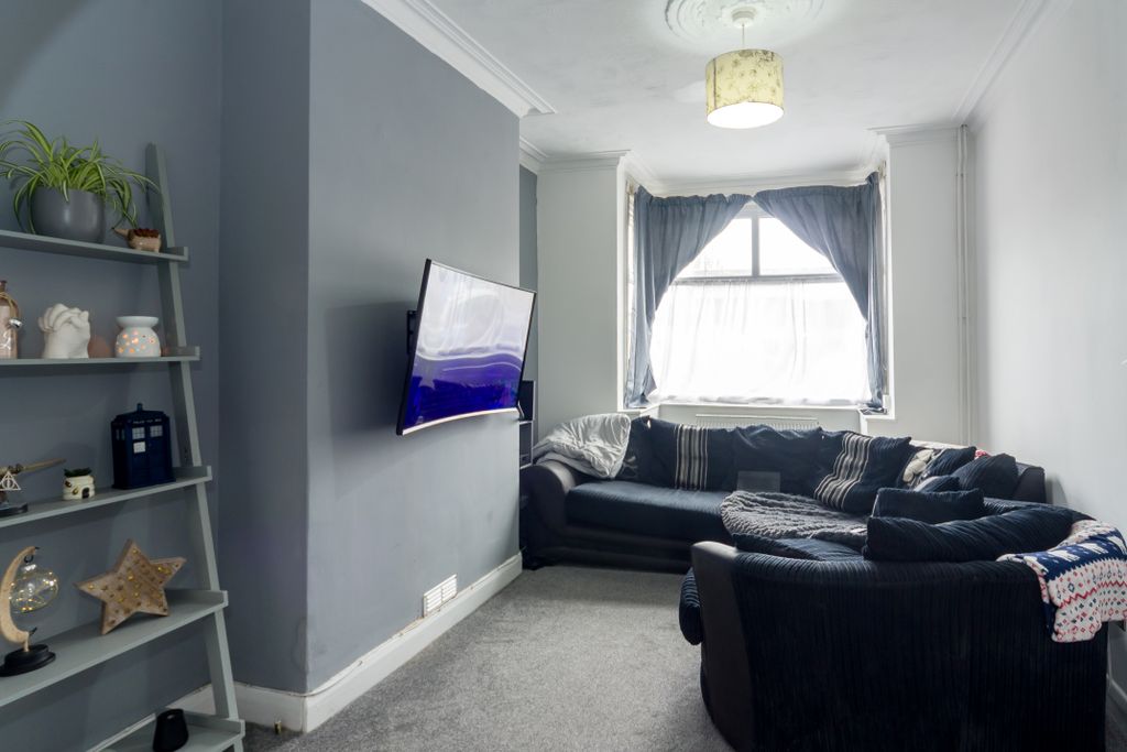 Property photo 3 of 39