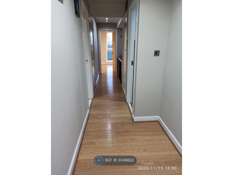Property photo 2 of 10 Hallway