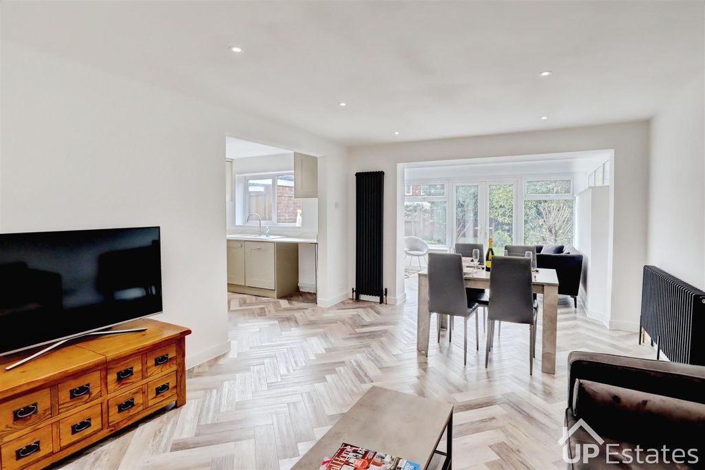 Property photo 3 of 13 Living/ Dining Room