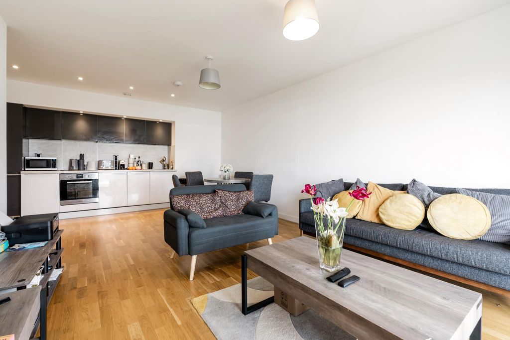 Property photo 2 of 8