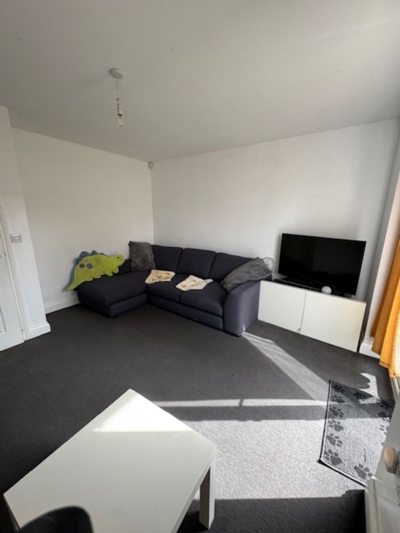 Property photo 3 of 14 Lounge