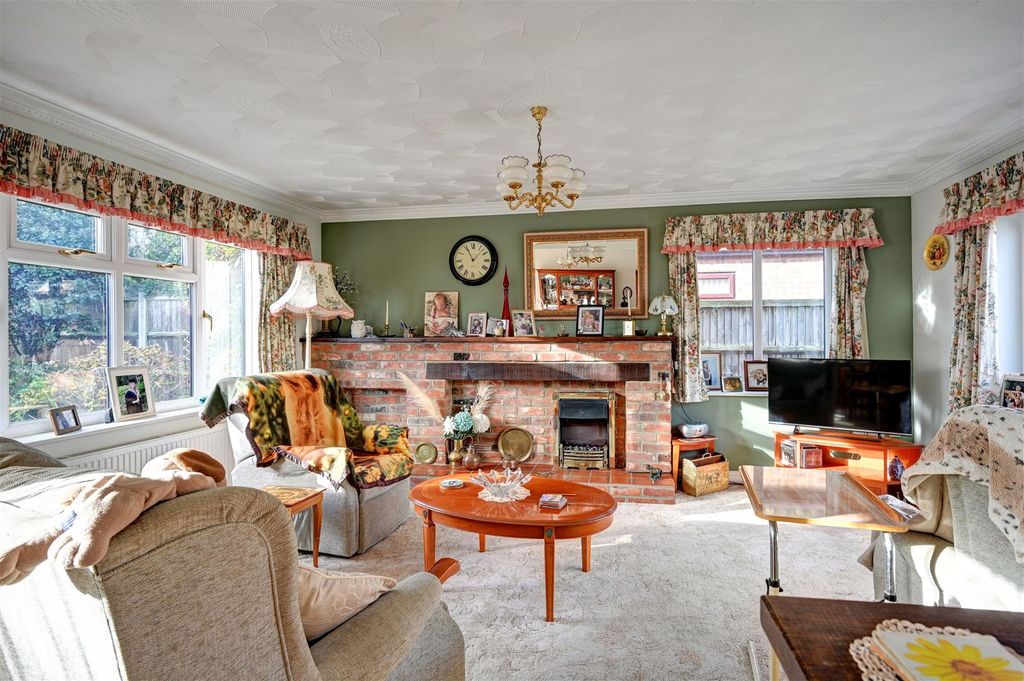 Property photo 3 of 16 Lounge Area.Jpg