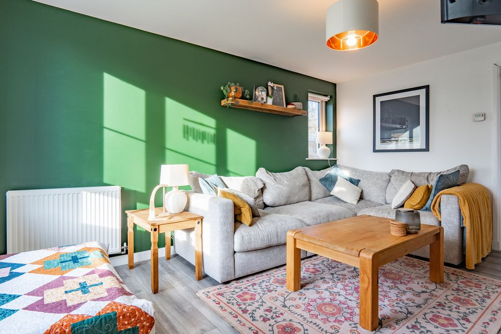 Property photo 3 of 33