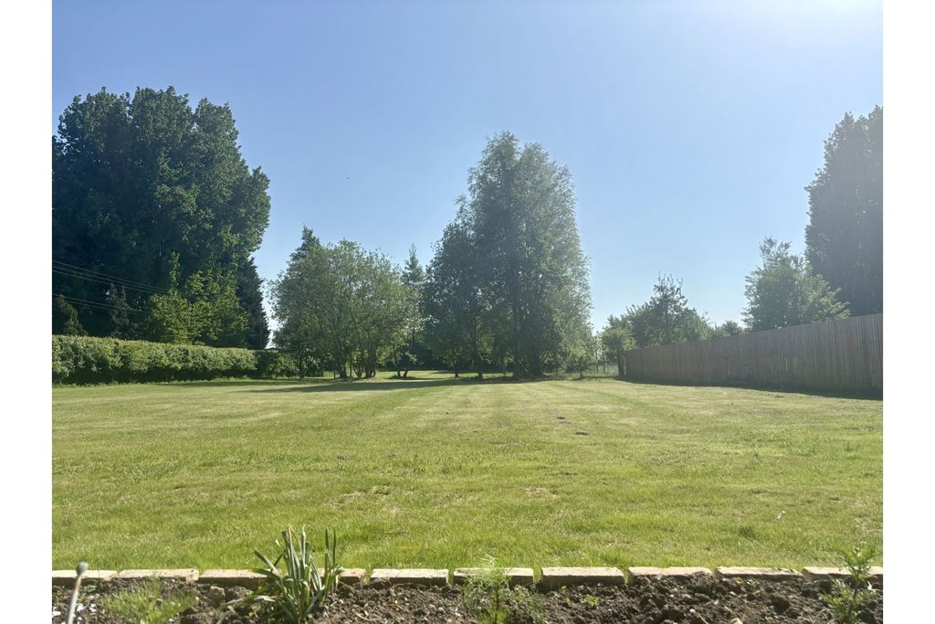 Property photo 2 of 40