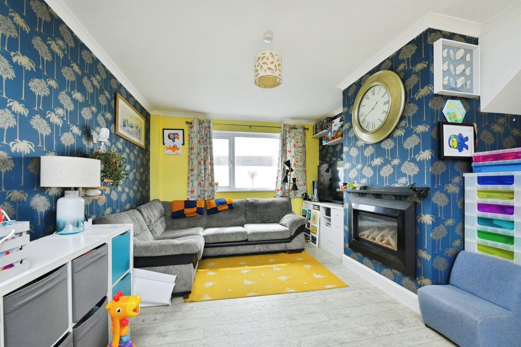 Property photo 3 of 13
