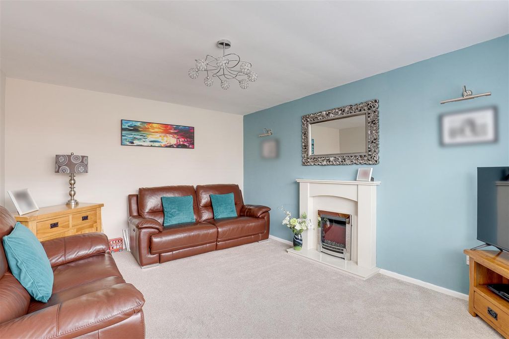 Property photo 3 of 25 4000.Jpg