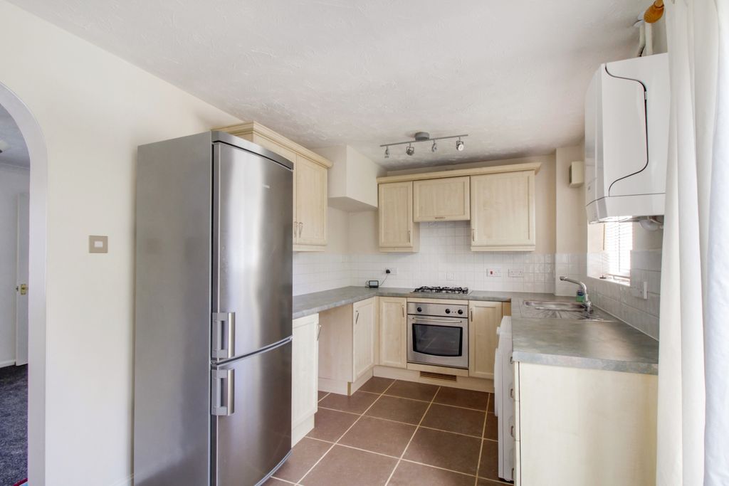 Property photo 3 of 11 Kitchen