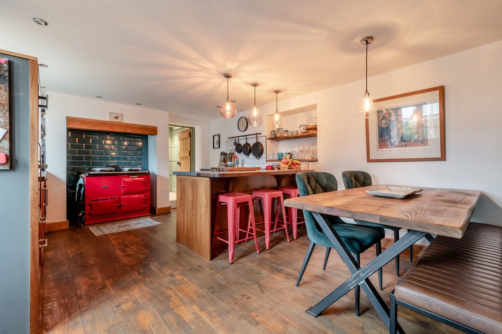 Property photo 3 of 24 Kitchen/B'fast Room