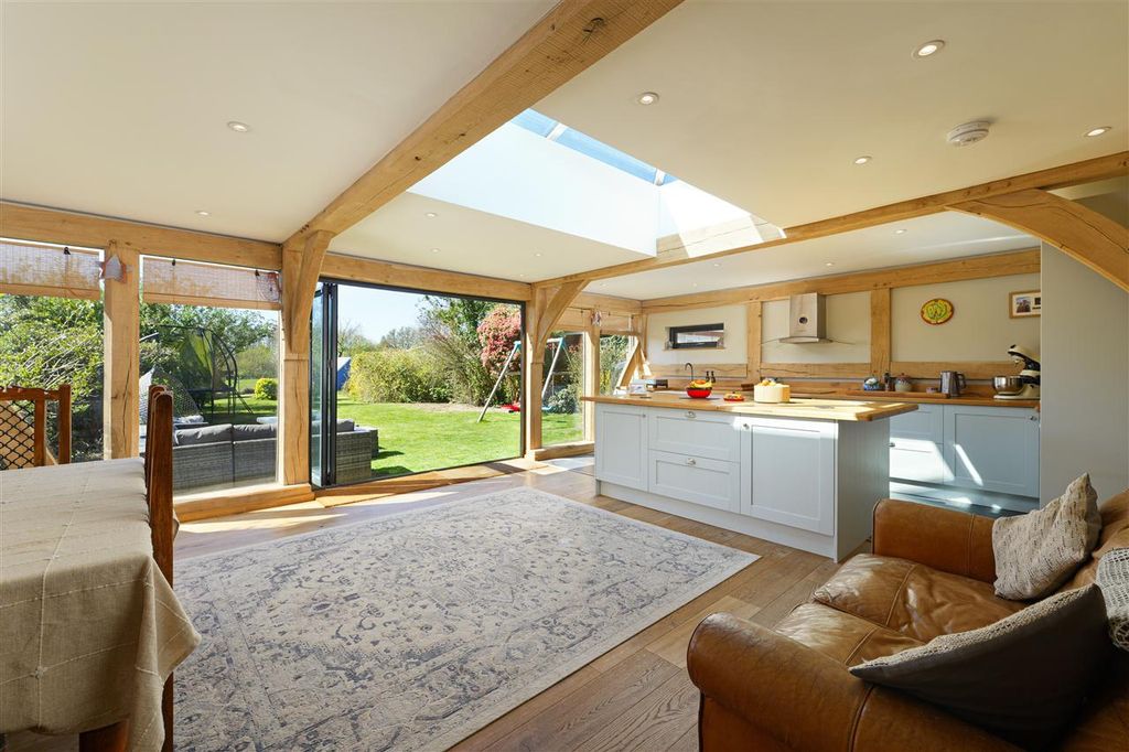 Property photo 2 of 31