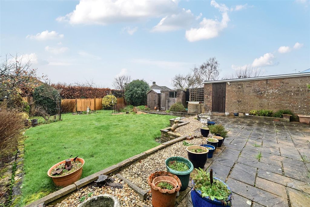 Property photo 3 of 18 Garden