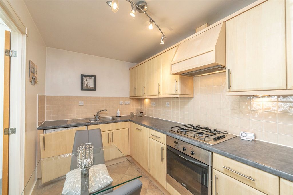 Property photo 3 of 21 Kitchen