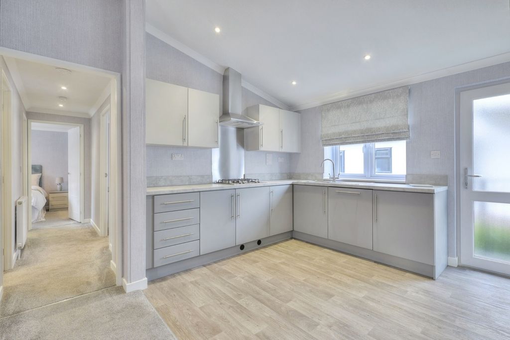 Property photo 2 of 16 Kitchen