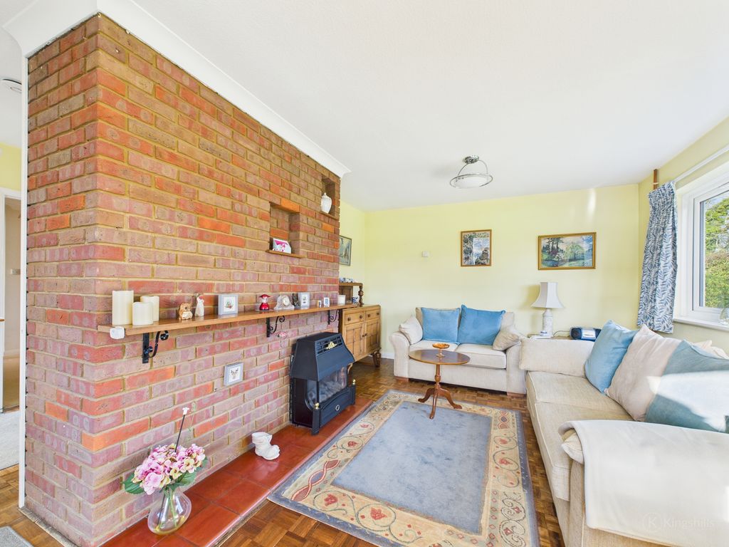 Property photo 3 of 12 Cam02136G0-Pr0511-Still002