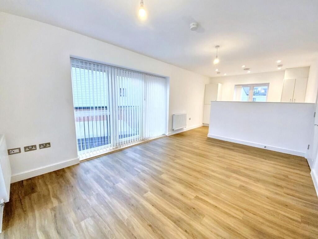 Property photo 3 of 11 Living Room