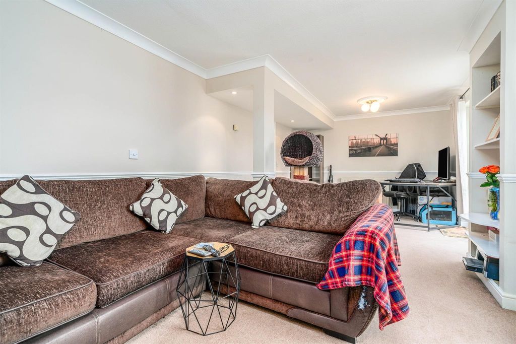 Property photo 2 of 15 Living Room