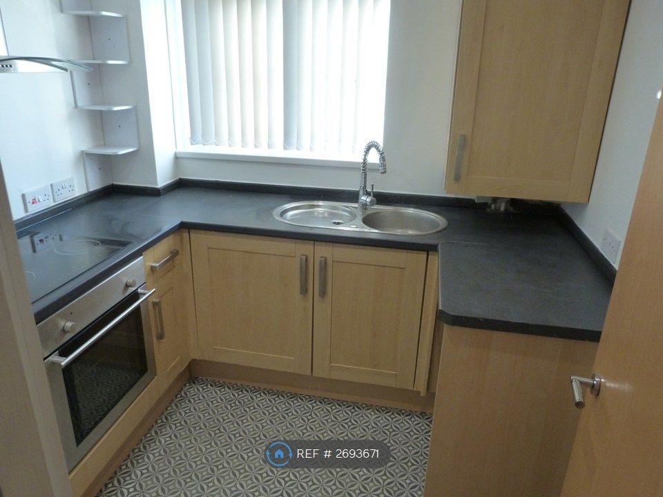 Property photo 2 of 10 Kitchen