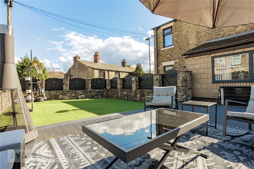 Property photo 2 of 24 Garden