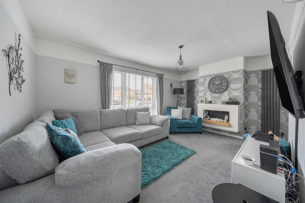 Property photo 2 of 22 Lounge