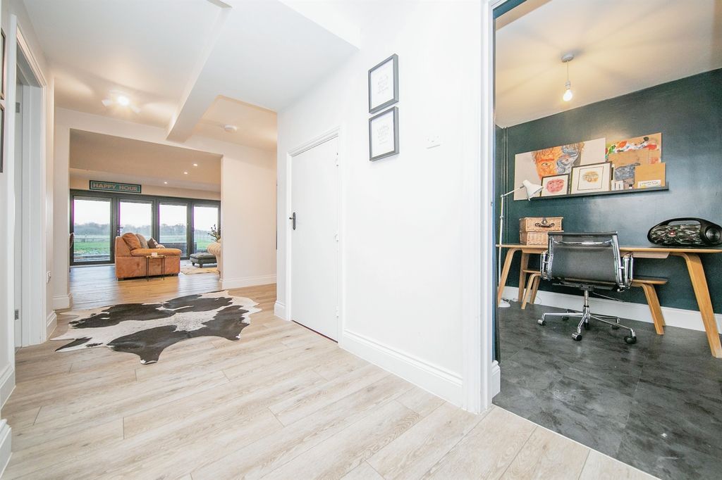 Property photo 3 of 29