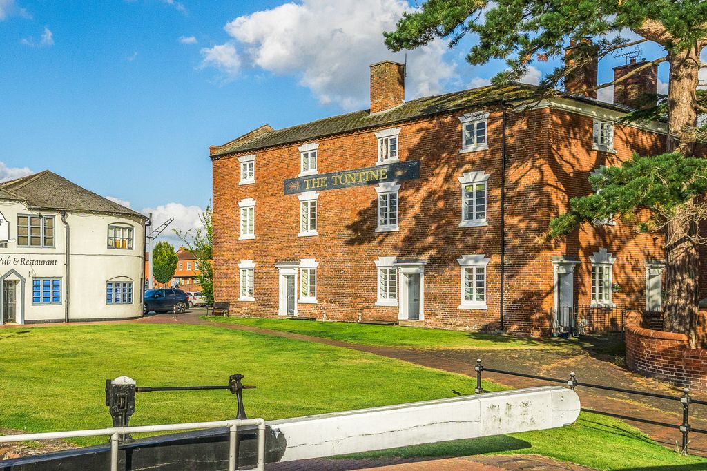 Property photo 1 of 13