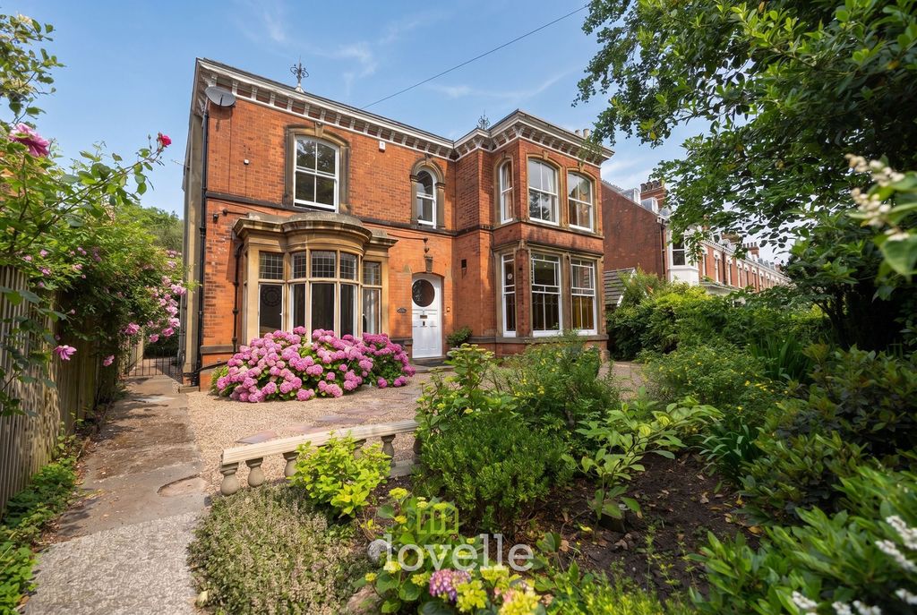 Property photo 1 of 27