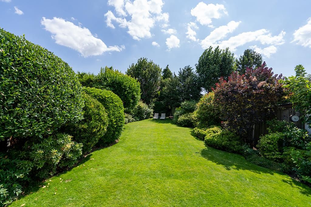 Property photo 3 of 33 Garden.Jpg