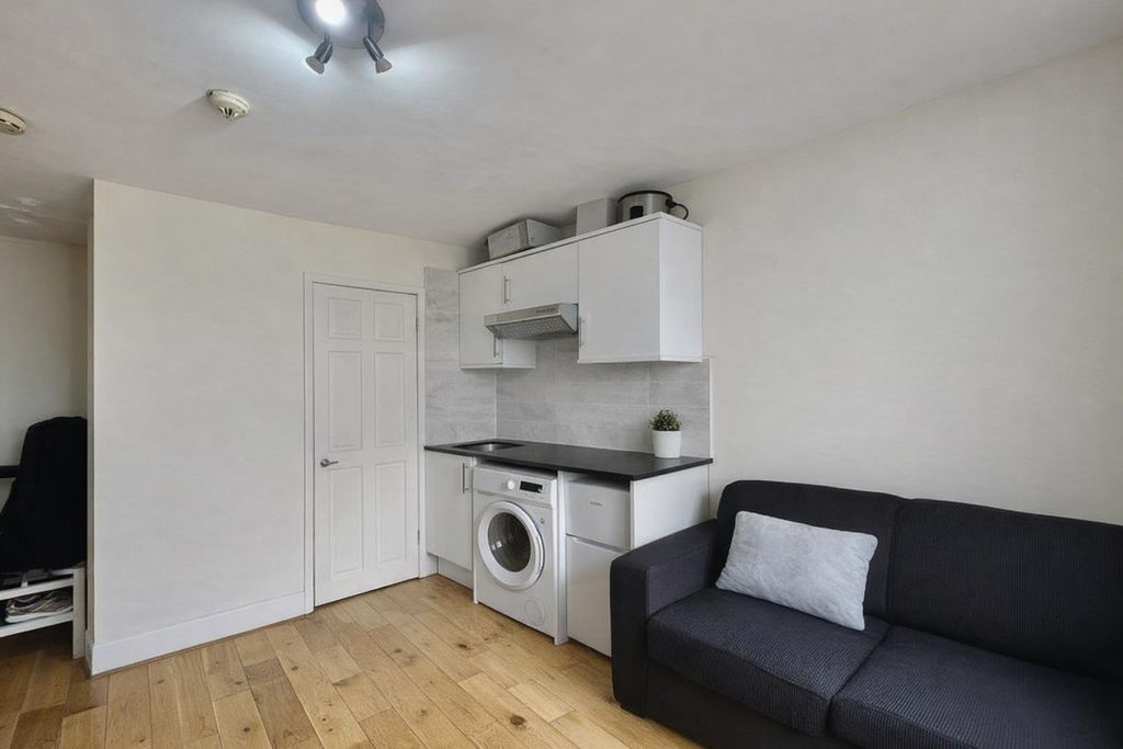 Property photo 2 of 6 22Ba74A0-d5c5-40A3-8888-9606299Bdda6.Png