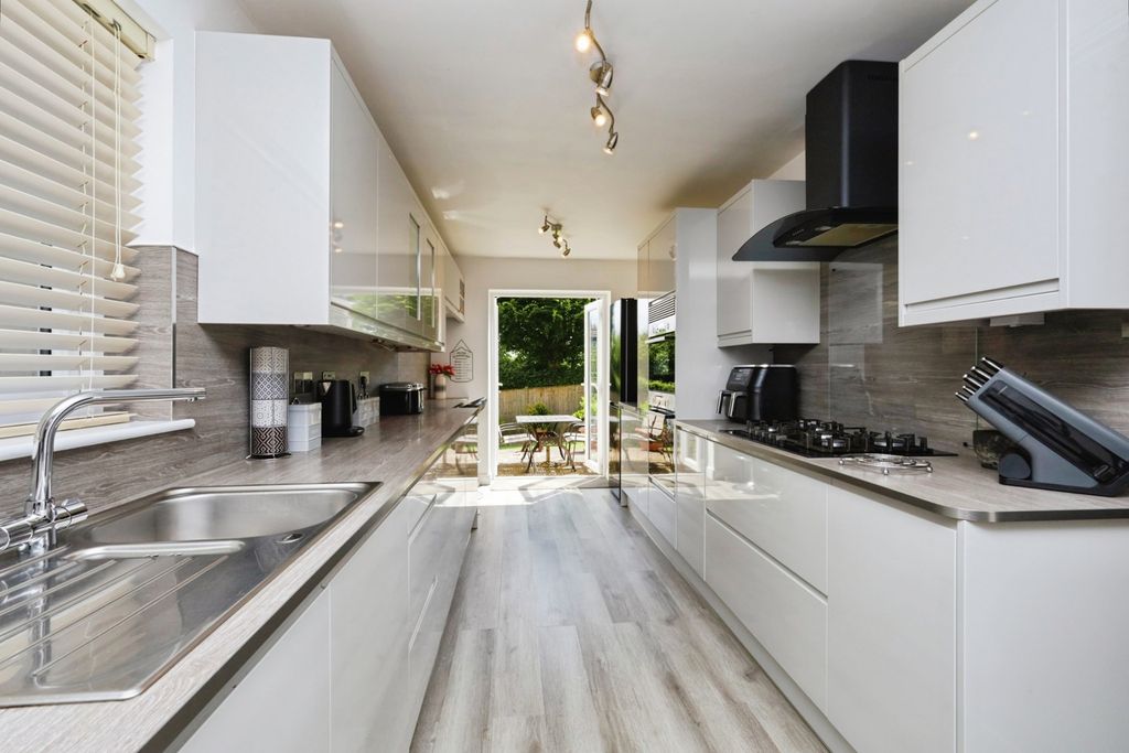 Property photo 3 of 24 Pbox-Img.Jpg