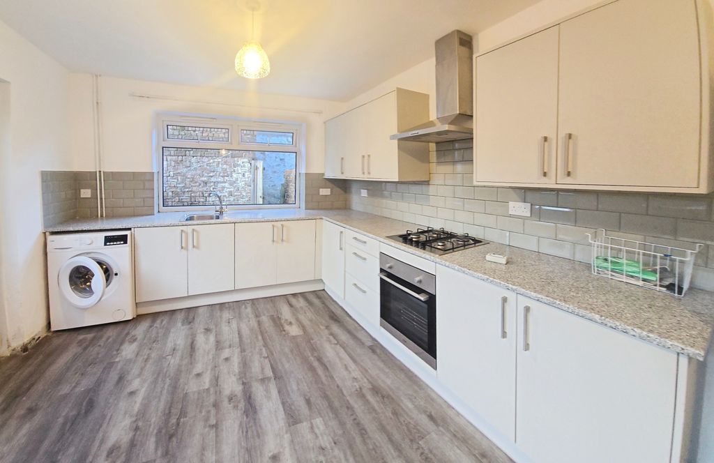 Property photo 2 of 16 Balcony